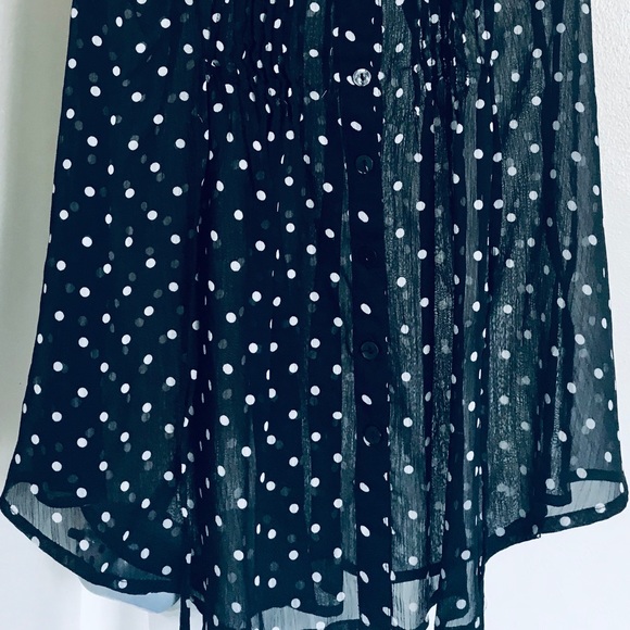 Black & White Polka dot Top Sleeveless. Medium - Picture 8 of 8